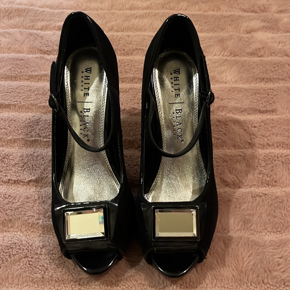 White House Black Market Carmen Size 7M